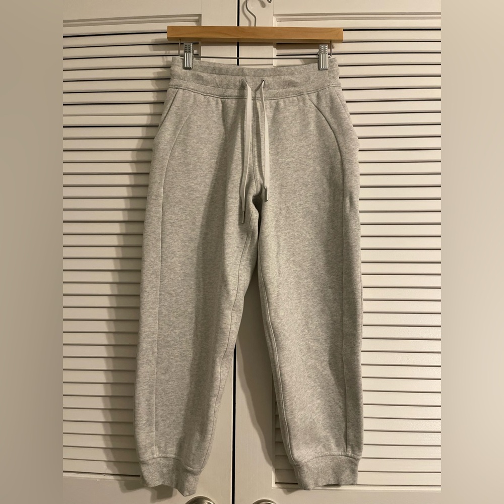 Lululamon- woman’s Scuba Sweatpants 7/8 length
